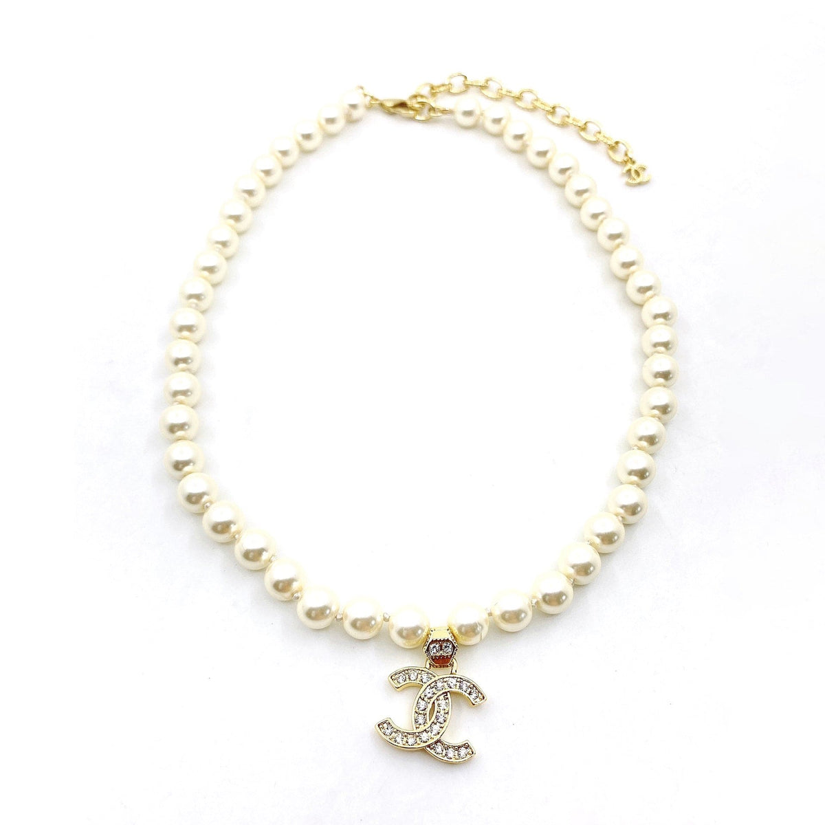 Chanel Diamonds Pearls 18K Gold Necklace product image 1, provided for visual reference and product detail review