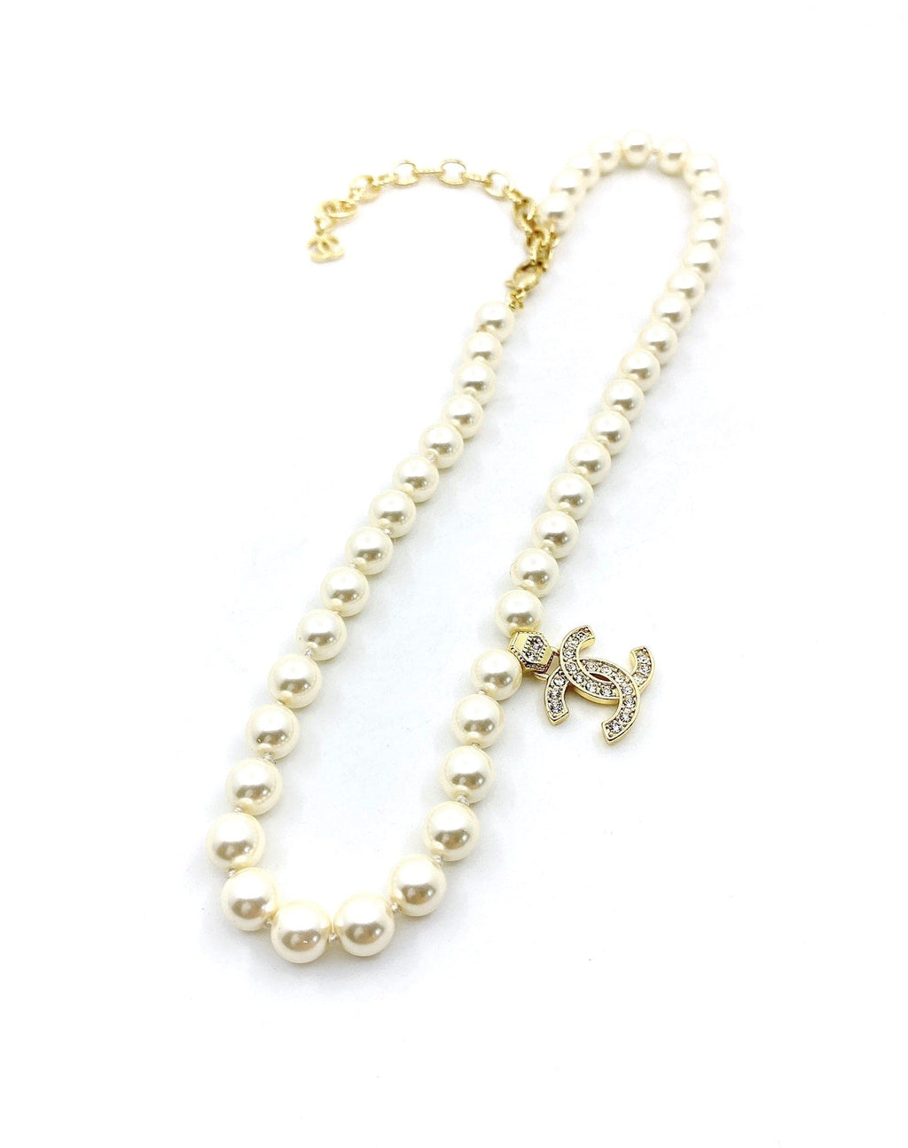 Chanel Diamonds Pearls 18K Gold Necklace product image 5, provided for visual reference and product detail review
