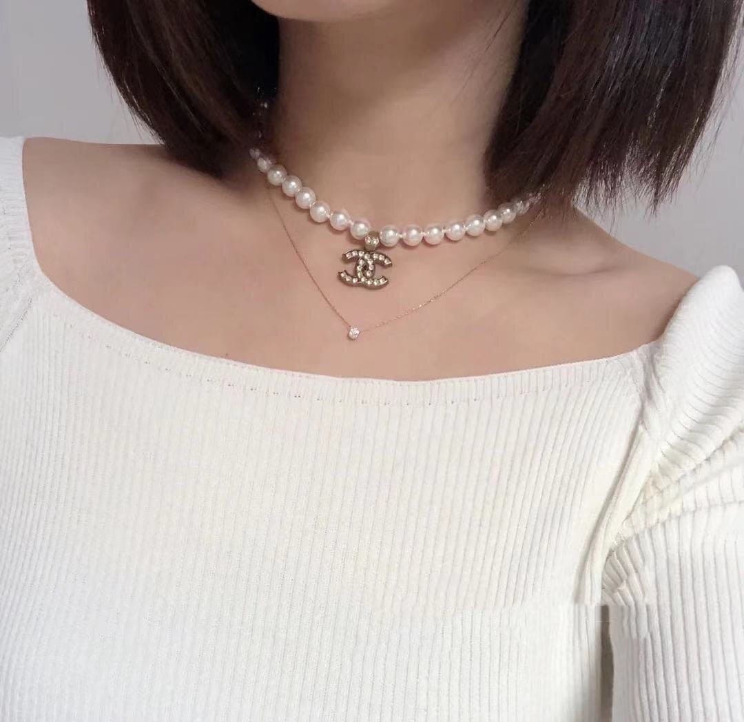 Chanel Diamonds Pearls 18K Gold Necklace product image 7, provided for visual reference and product detail review