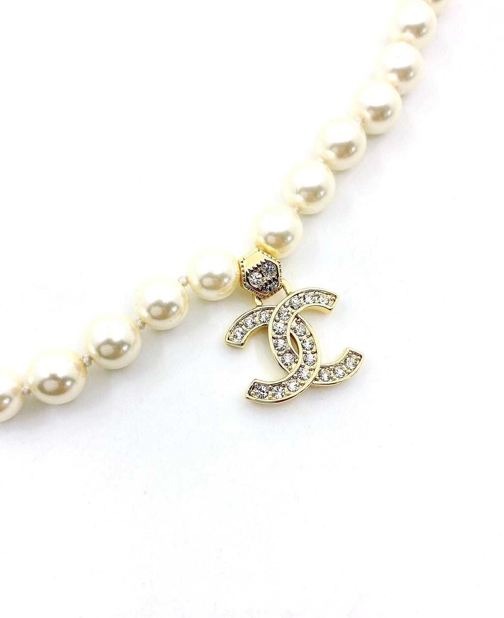 Chanel Diamonds Pearls 18K Gold Necklace product image 4, provided for visual reference and product detail review