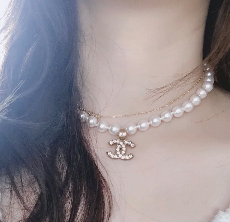 Chanel Diamonds Pearls 18K Gold Necklace product image 3, provided for visual reference and product detail review