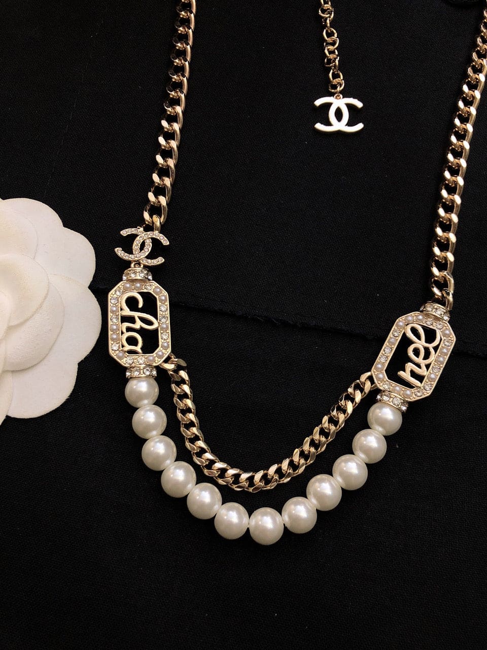 Chanel Diamonds 18K Gold Necklace product image 5, provided for visual reference and product detail review