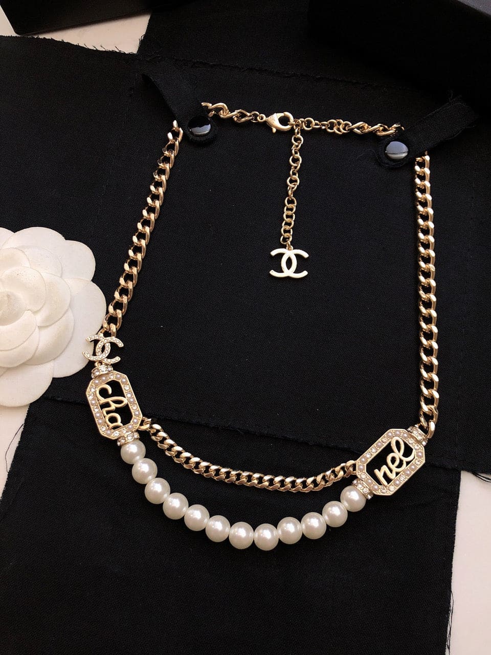 Chanel Diamonds 18K Gold Necklace product image 8, provided for visual reference and product detail review
