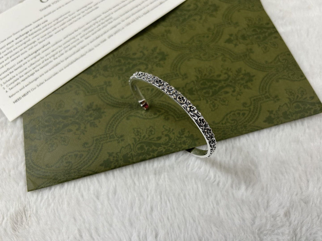 Double Gucci Interlocking Gucci Cuff With Flowers Bracelet product image 11, provided for visual reference and product