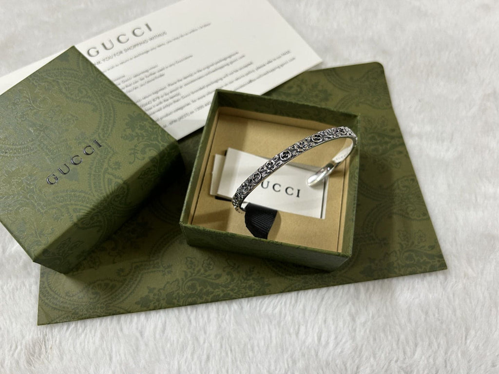 Double Gucci Interlocking Gucci Cuff With Flowers Bracelet product image 5, provided for visual reference and product detail