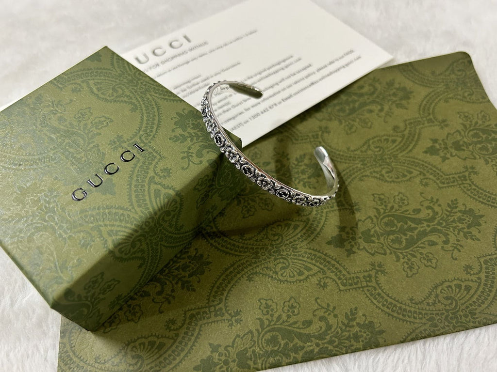 Double Gucci Interlocking Gucci Cuff With Flowers Bracelet product image 6, provided for visual reference and product detail
