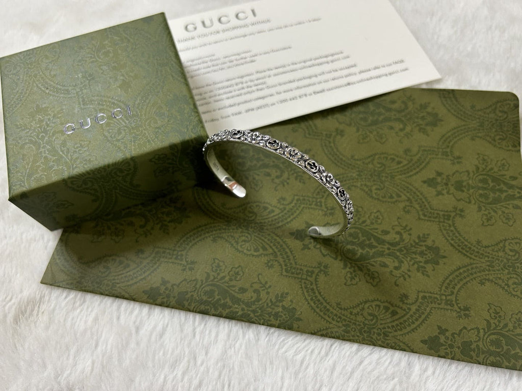 Double Gucci Interlocking Gucci Cuff With Flowers Bracelet product image 7, provided for visual reference and product detail