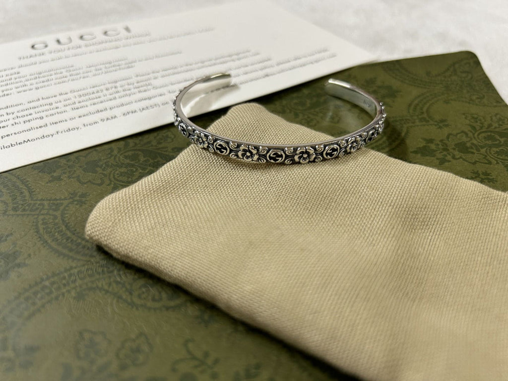 Double Gucci Interlocking Gucci Cuff With Flowers Bracelet product image 8, provided for visual reference and product detail