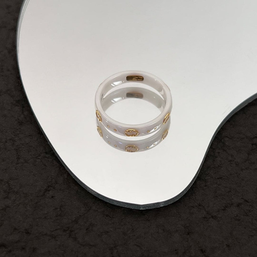 Gucci Double Icon White Zirconia 18K Gold Ring product image 6, provided for visual reference and product detail review