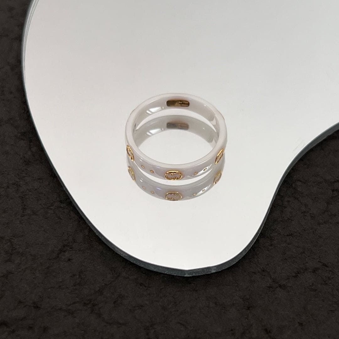 Gucci Double Icon White Zirconia 18K Gold Ring product image 6, provided for visual reference and product detail review