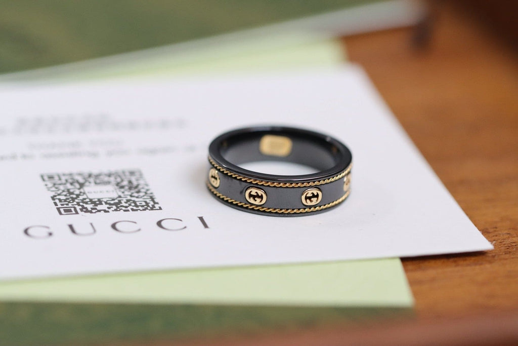 Gucci Double Interlocking Gucci Icon Black Corundum 18K Gold Ring product image 4, provided for visual reference and product