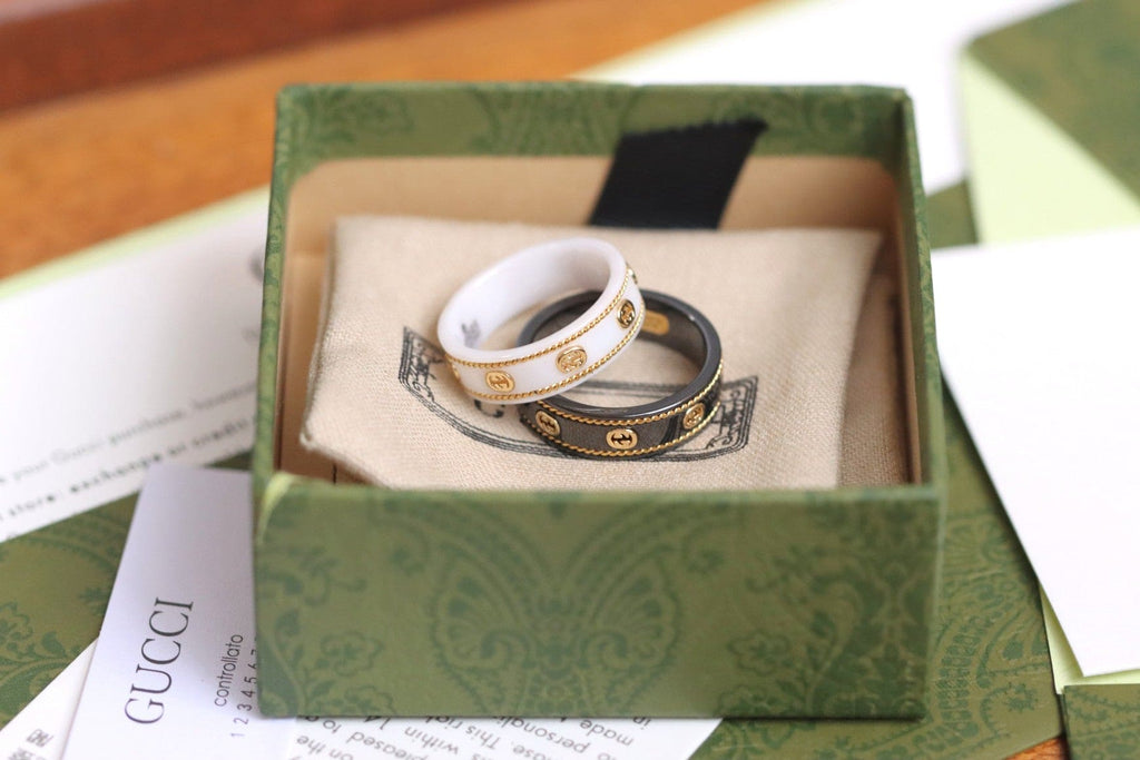 Gucci Double Interlocking Gucci Icon Black Corundum 18K Gold Ring product image 8, provided for visual reference and product