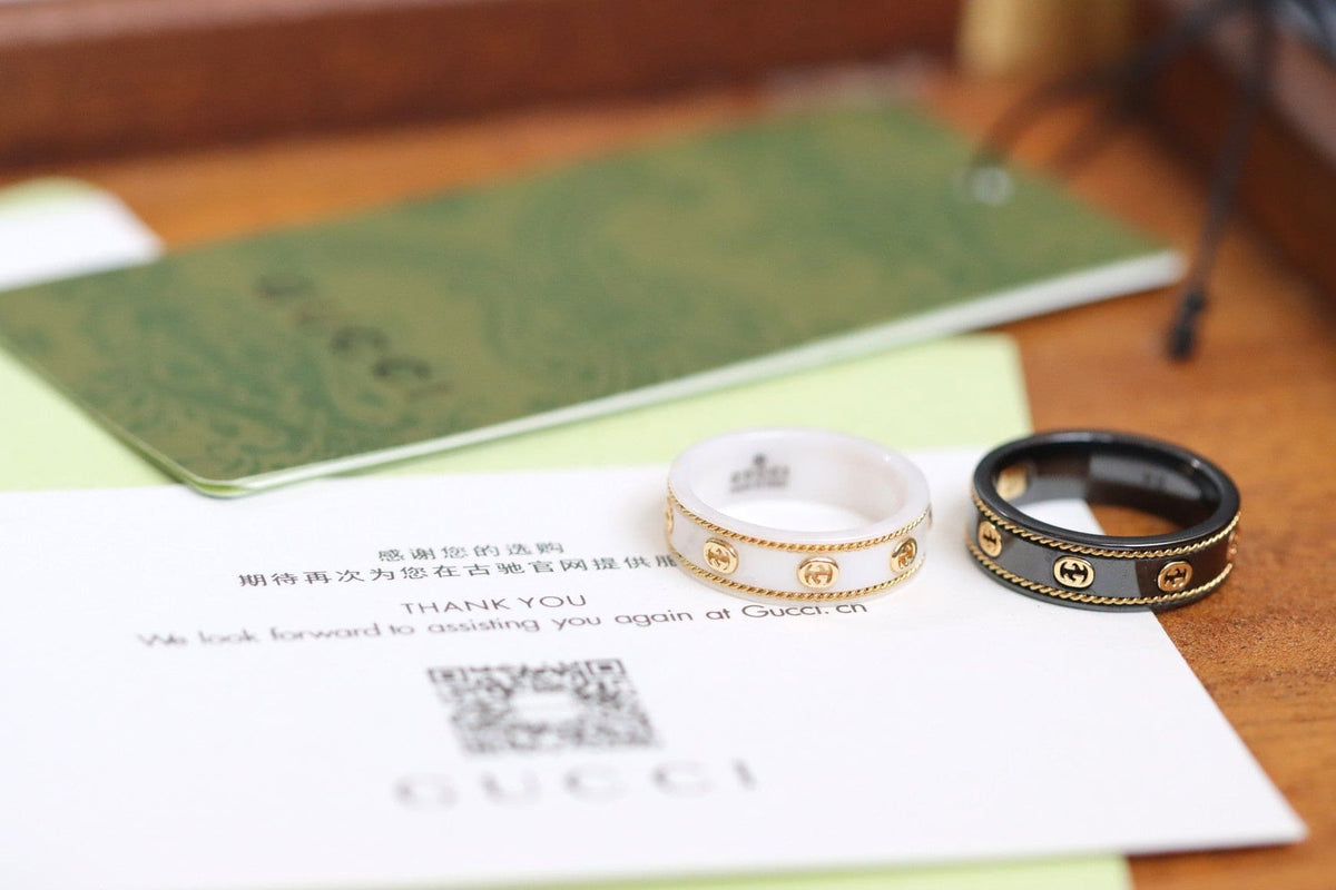 Gucci Double Interlocking Gucci Icon Black Corundum 18K Gold Ring product image 10, provided for visual reference and