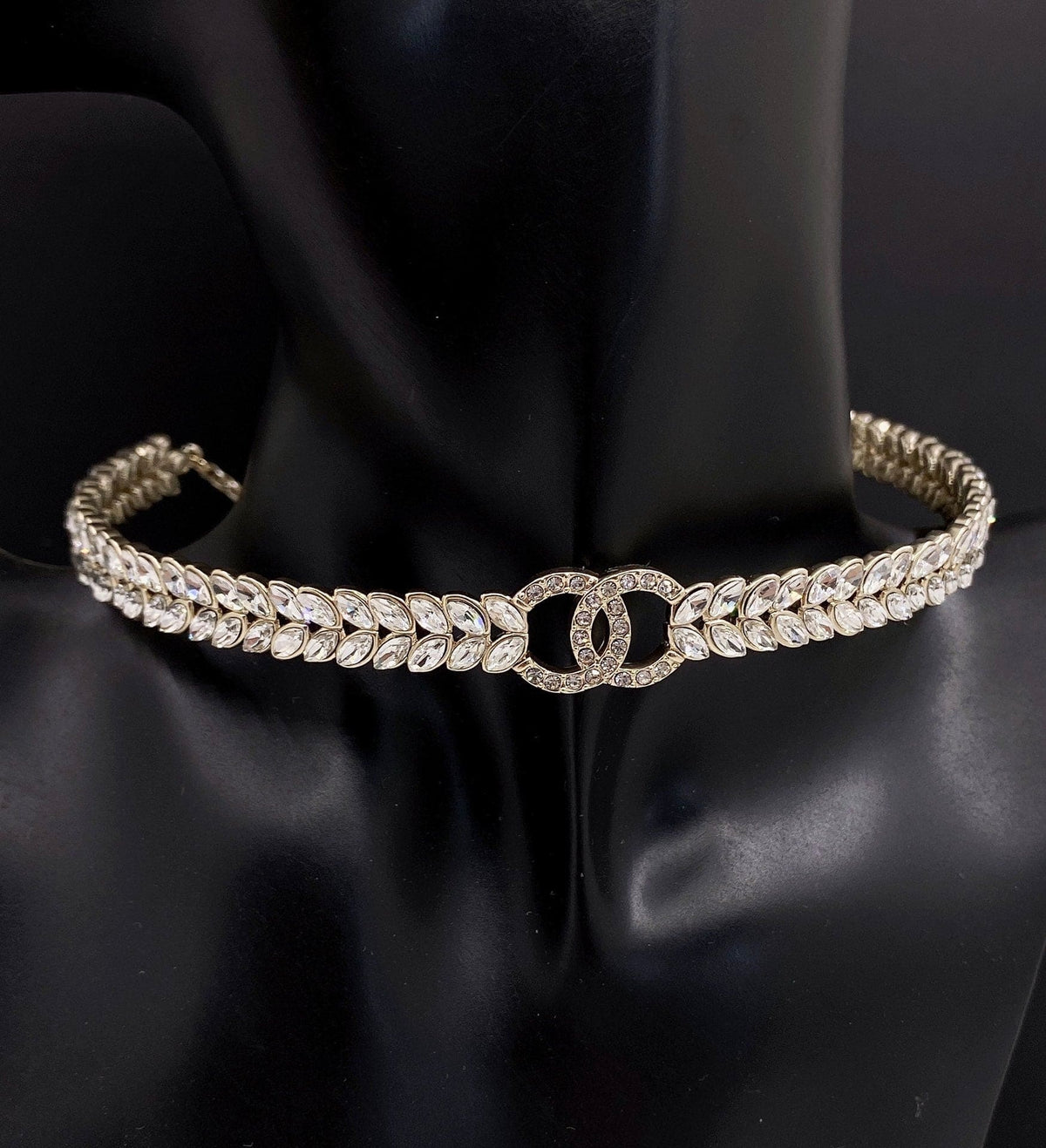 Chanel Chain Choker Diamonds 18K Gold Necklace product image 3, provided for visual reference and product detail review