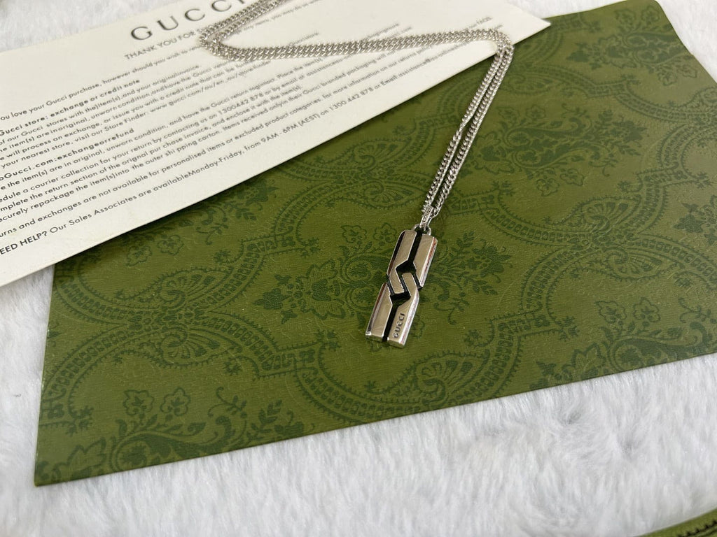 Double Gucci Knot Pendant Necklace product image 5, provided for visual reference and product detail review