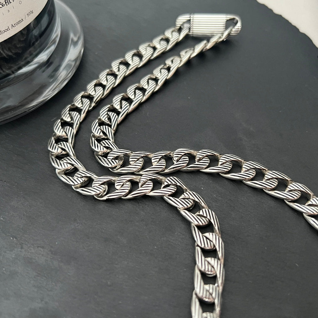 Double Gucci Logo Enamel Chain Necklace product image 10, provided for visual reference and product detail review