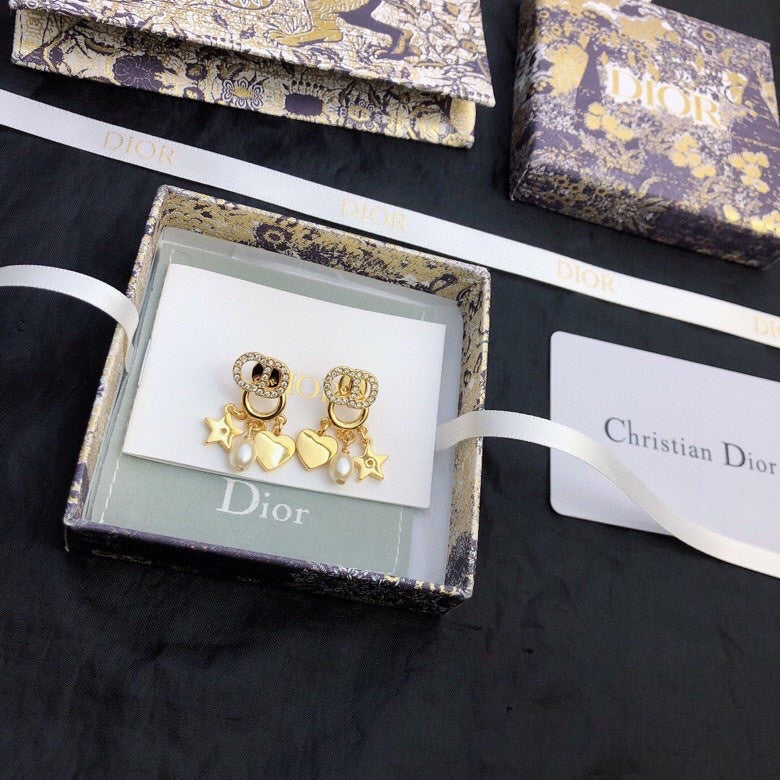 Dior Clair D Lune 18K Gold Earrings product image 7, provided for visual reference and product detail review