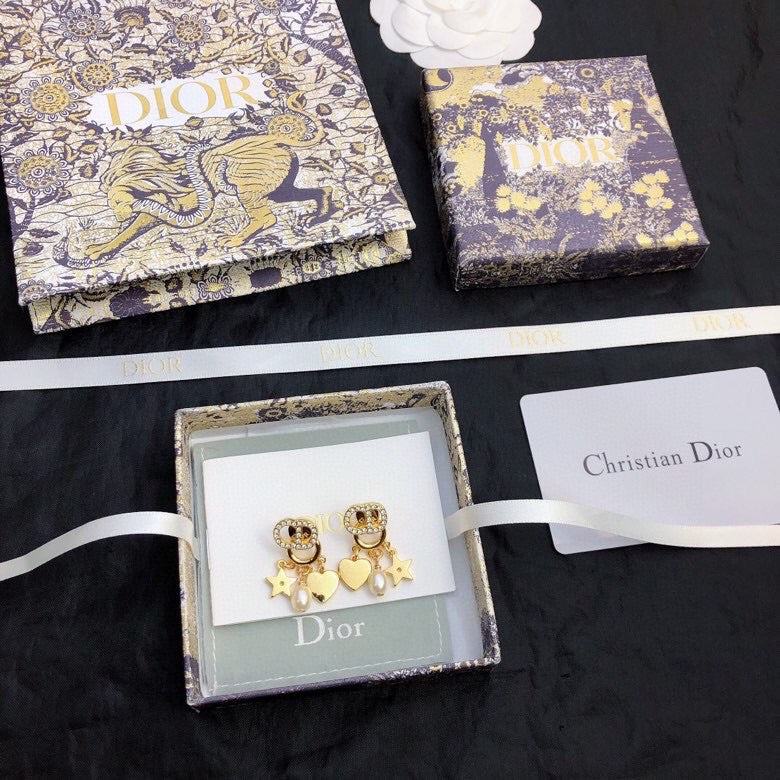 Dior Clair D Lune 18K Gold Earrings product image 8, provided for visual reference and product detail review