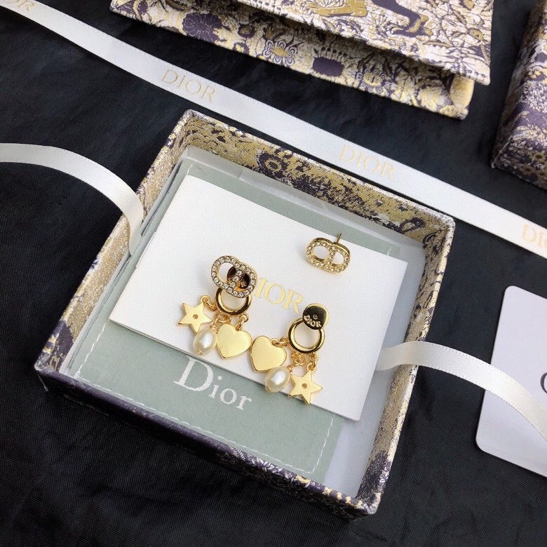 Dior Clair D Lune 18K Gold Earrings product image 9, provided for visual reference and product detail review