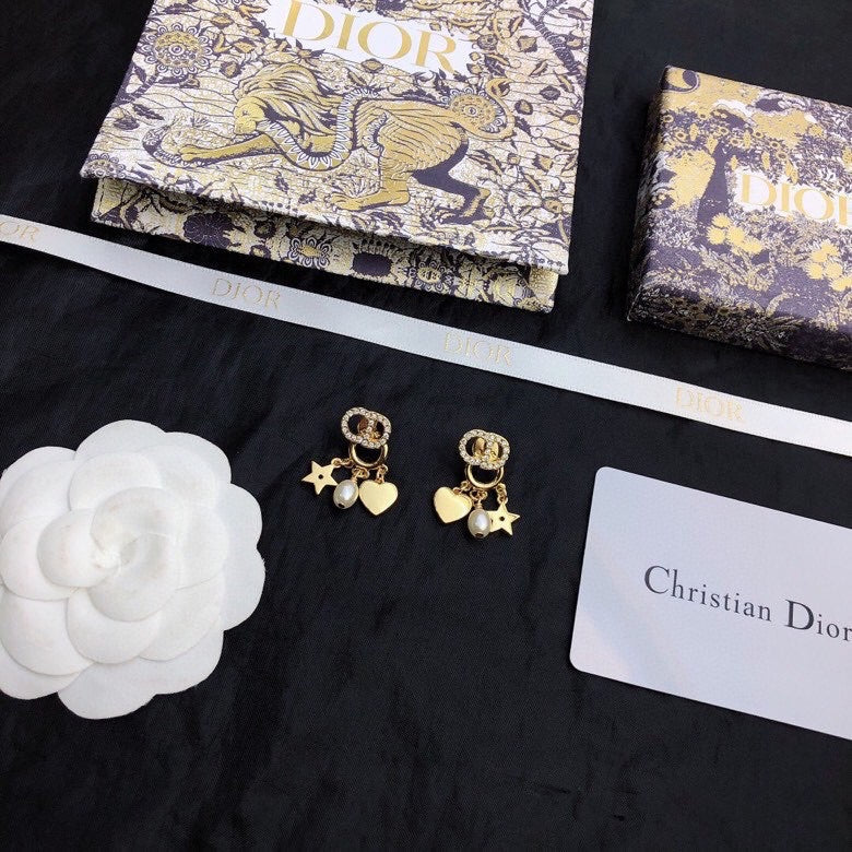 Dior Clair D Lune 18K Gold Earrings product image 3, provided for visual reference and product detail review