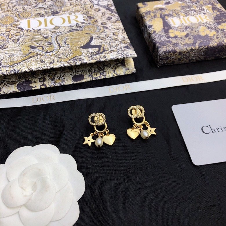 Dior Clair D Lune 18K Gold Earrings product image 4, provided for visual reference and product detail review