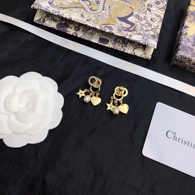 Dior Clair D Lune 18K Gold Earrings product image 5, provided for visual reference and product detail review