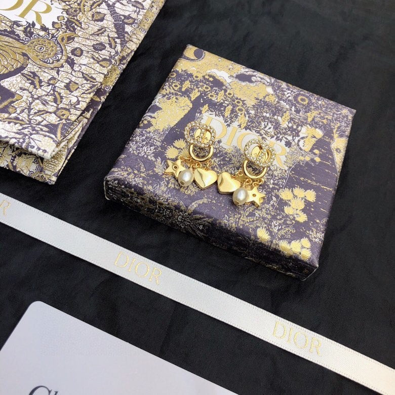 Dior Clair D Lune 18K Gold Earrings product image 6, provided for visual reference and product detail review