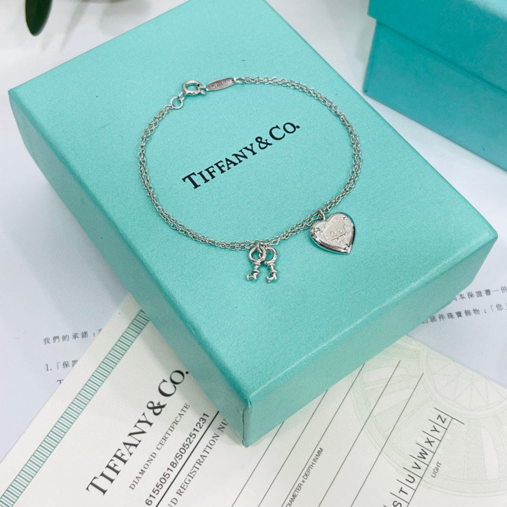 Tiffany Heart Tag Key 18K Gold Bracelet product image 3, provided for visual reference and product detail review