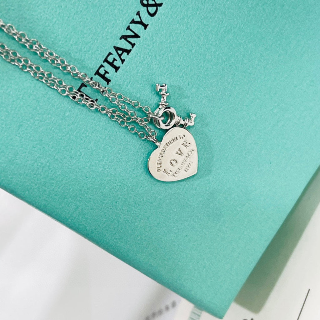 Tiffany Heart Tag Key 18K Gold Bracelet product image 4, provided for visual reference and product detail review