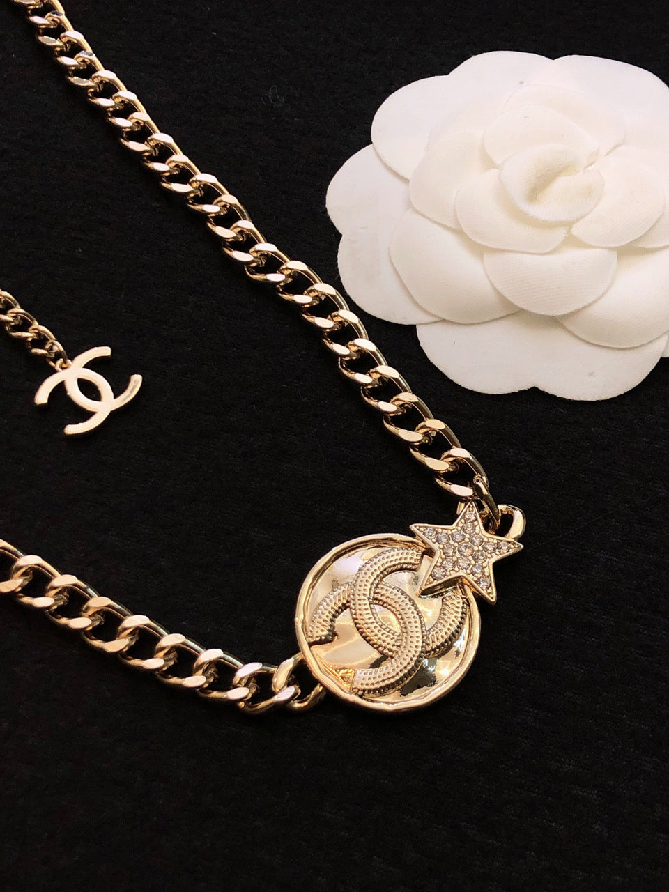 Chanel Rhinestone Star Chain 18K Gold Necklace product image 9, provided for visual reference and product detail review