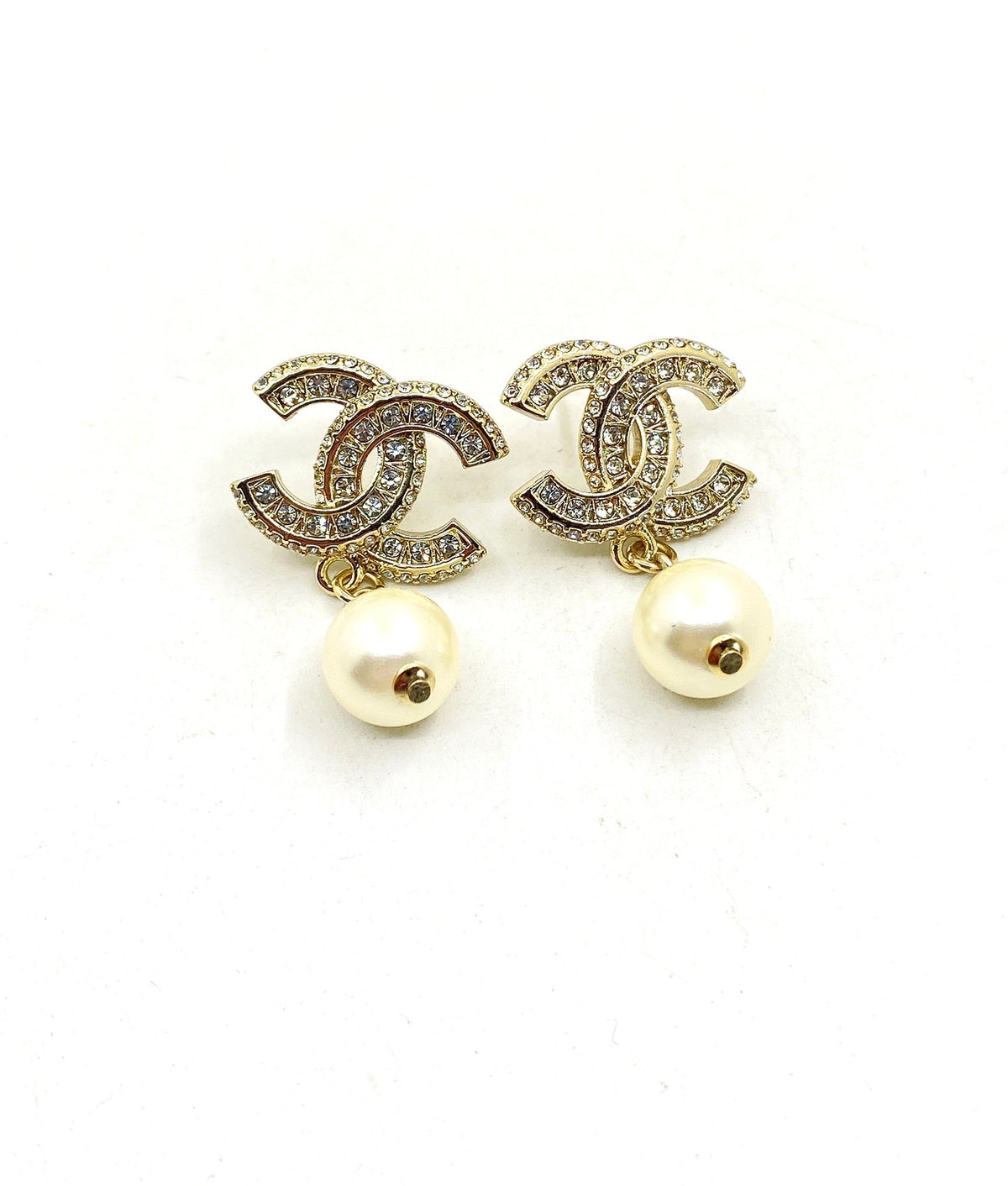 Chanel Pearls 18K Gold Earrings product image 6, provided for visual reference and product detail review