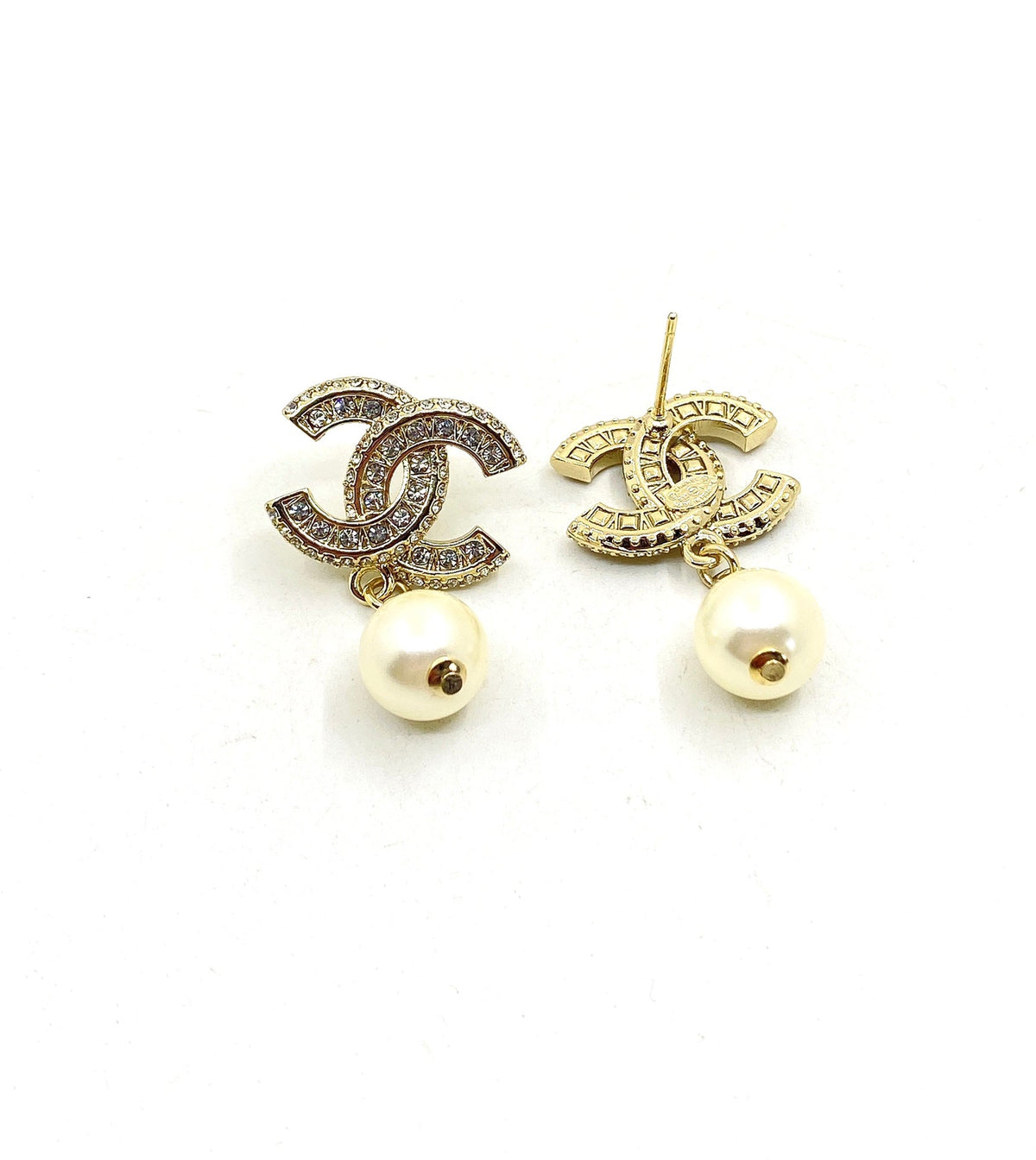 Chanel Pearls 18K Gold Earrings product image 7, provided for visual reference and product detail review