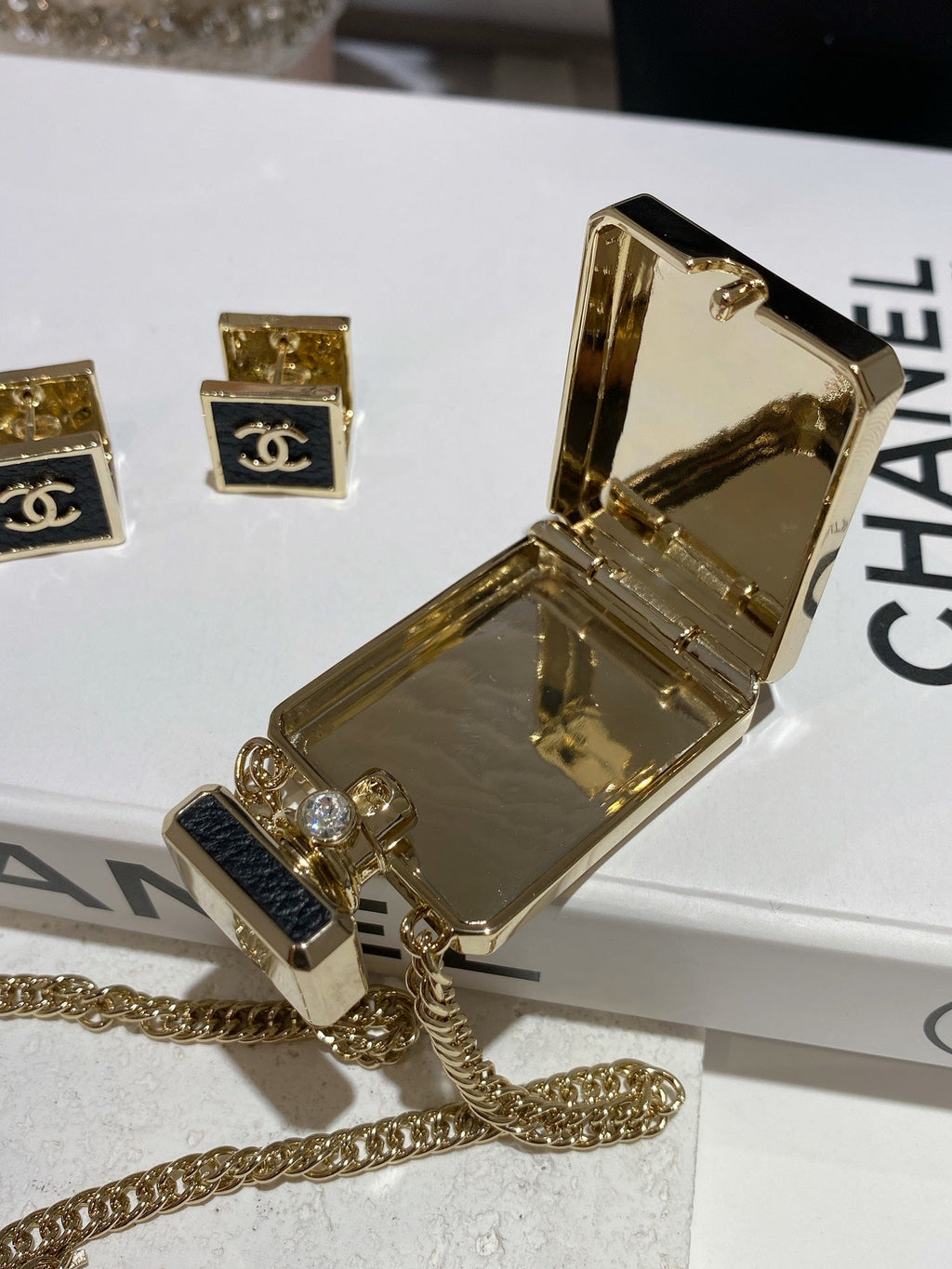 Chanel No.5 Perfume Pendant Vintage 18K Gold Necklace product image 4, provided for visual reference and product detail
