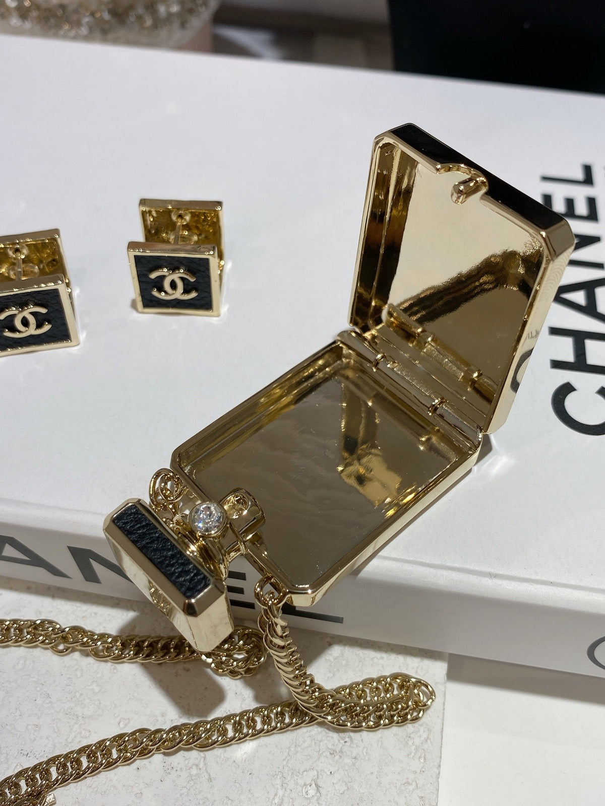 Chanel No.5 Perfume Pendant Vintage 18K Gold Necklace product image 4, provided for visual reference and product detail