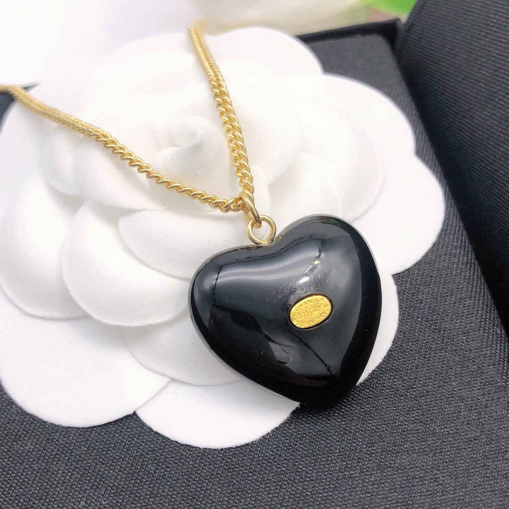 Chanel Black Heart 18K Gold Necklace product image 5, provided for visual reference and product detail review