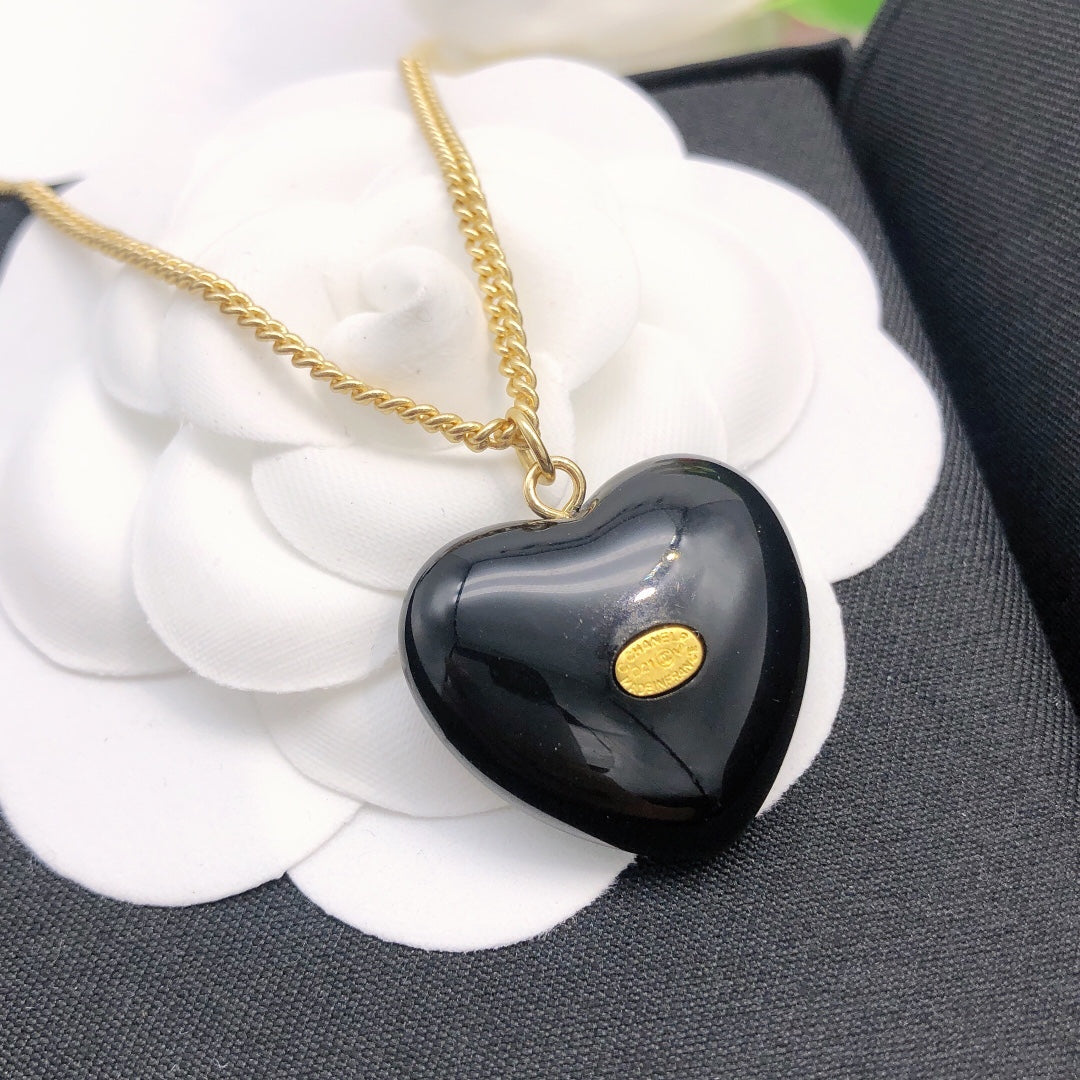 Chanel Black Heart 18K Gold Necklace product image 5, provided for visual reference and product detail review