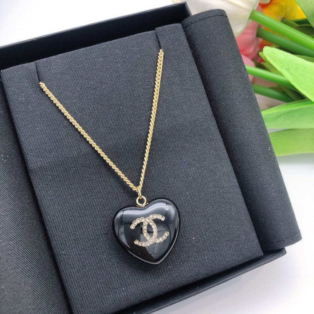 Chanel Black Heart 18K Gold Necklace product image 8, provided for visual reference and product detail review