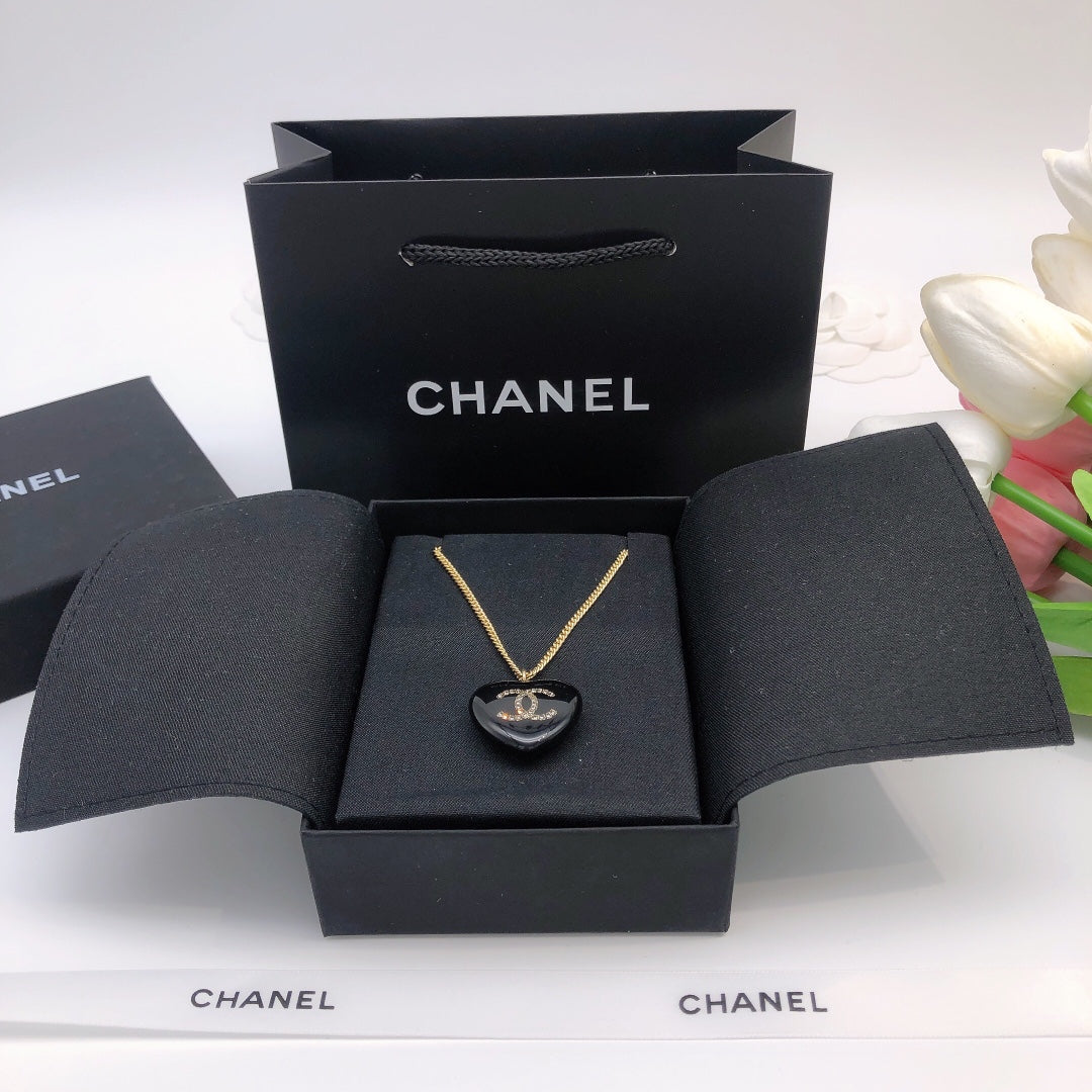 Chanel Black Heart 18K Gold Necklace product image 9, provided for visual reference and product detail review