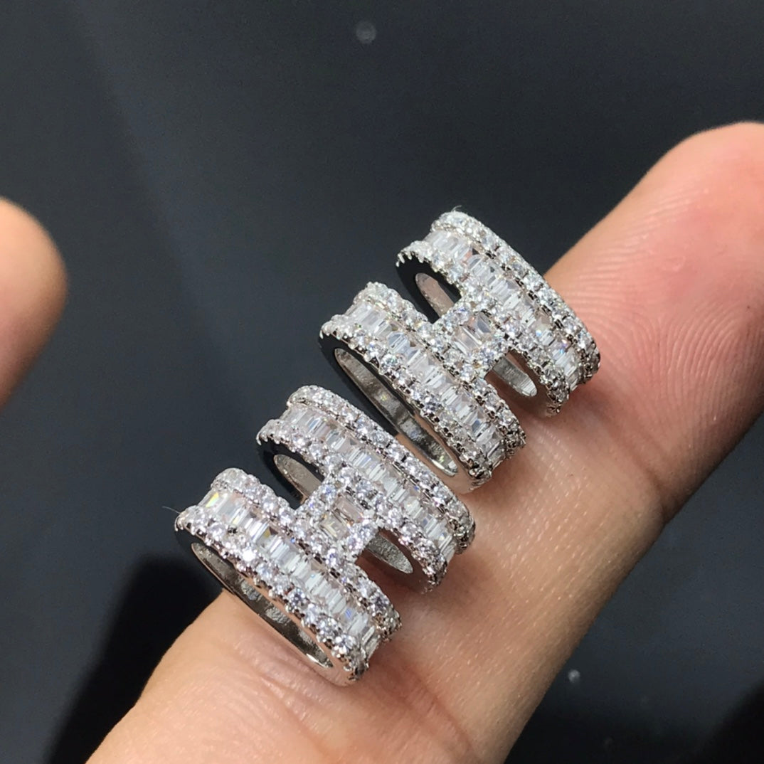 Hermes Pop Diamonds 18K Gold Earrings product image 15, provided for visual reference and product detail review