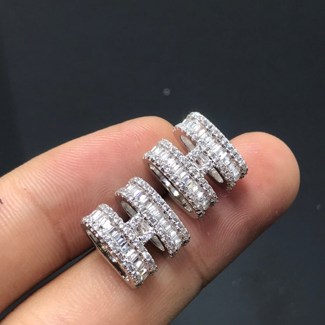 Hermes Pop Diamonds 18K Gold Earrings product image 16, provided for visual reference and product detail review