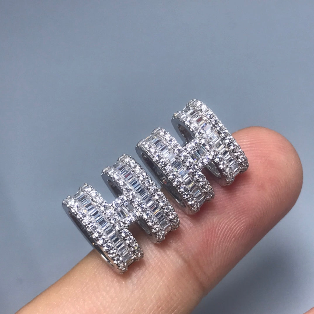 Hermes Pop Diamonds 18K Gold Earrings product image 2, provided for visual reference and product detail review