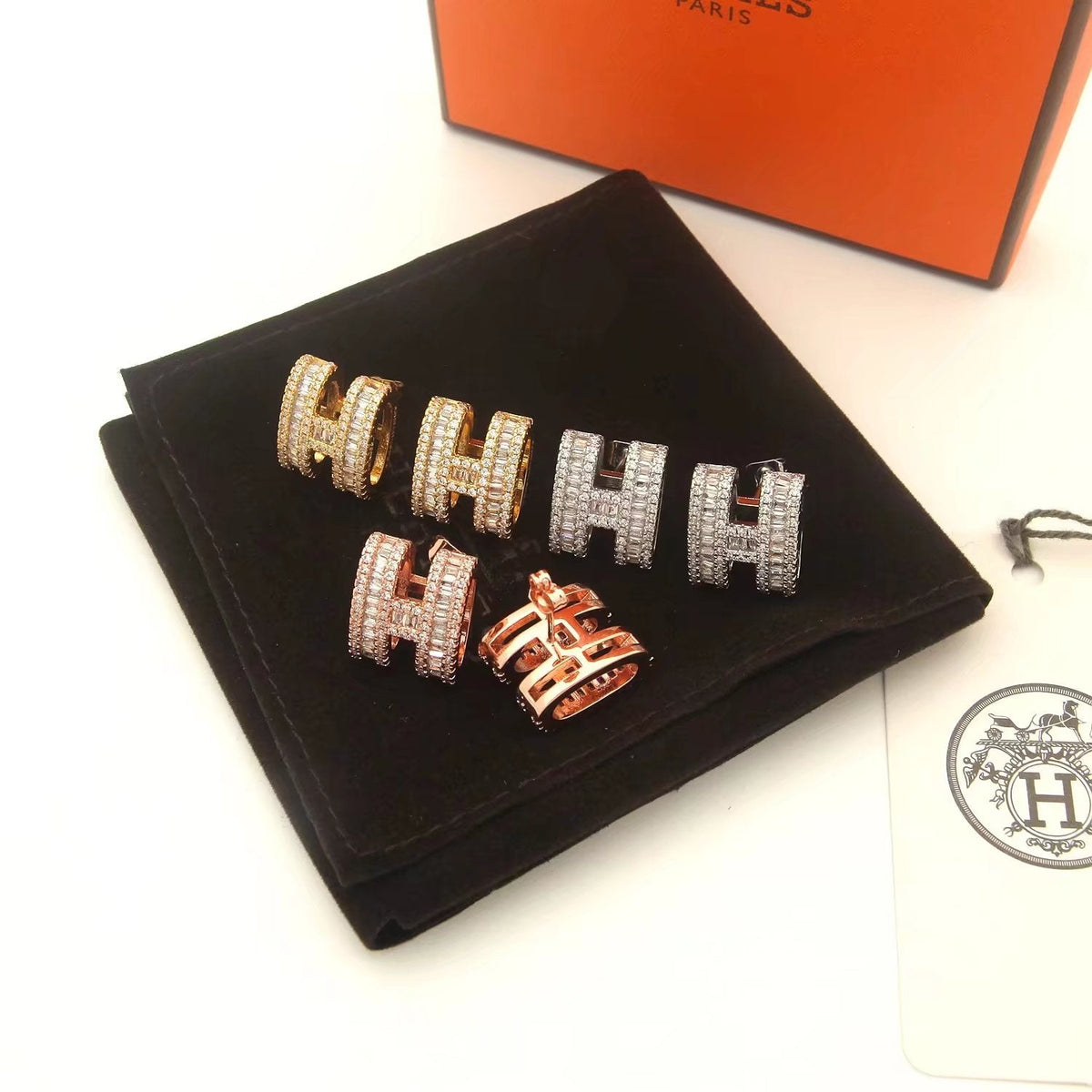 Hermes Pop Diamonds 18K Gold Earrings product image 13, provided for visual reference and product detail review
