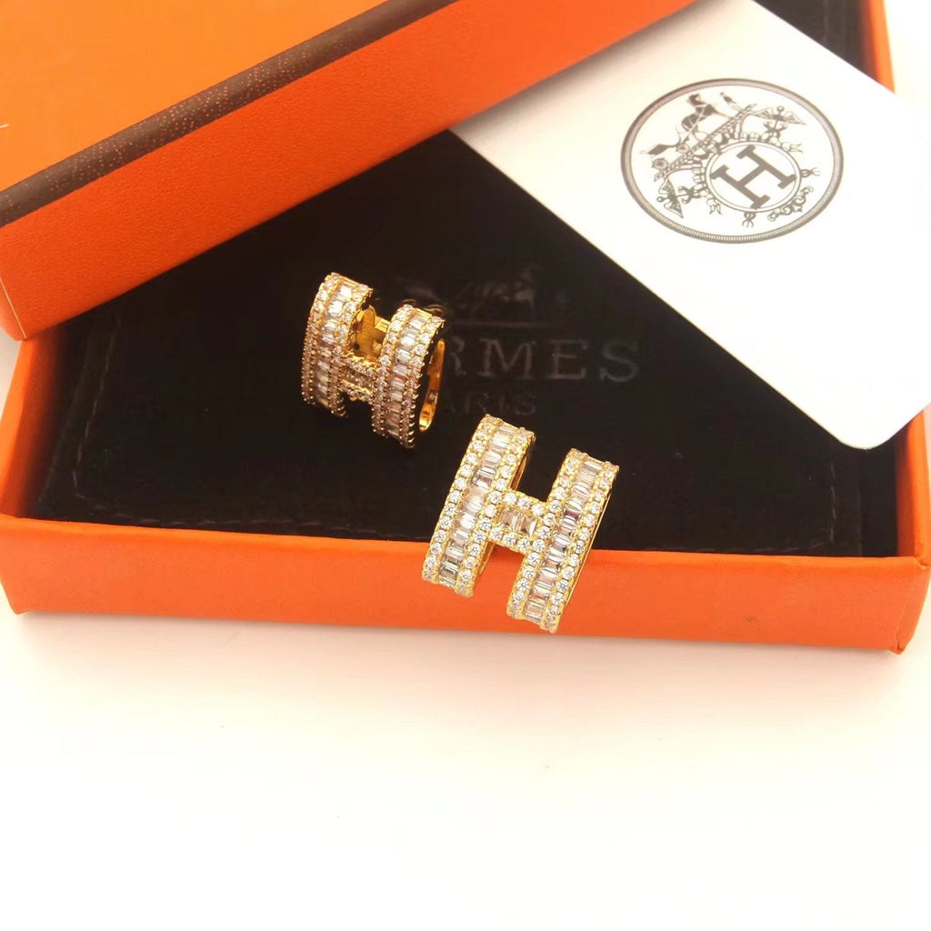 Hermes Pop Diamonds 18K Gold Earrings product image 5, provided for visual reference and product detail review