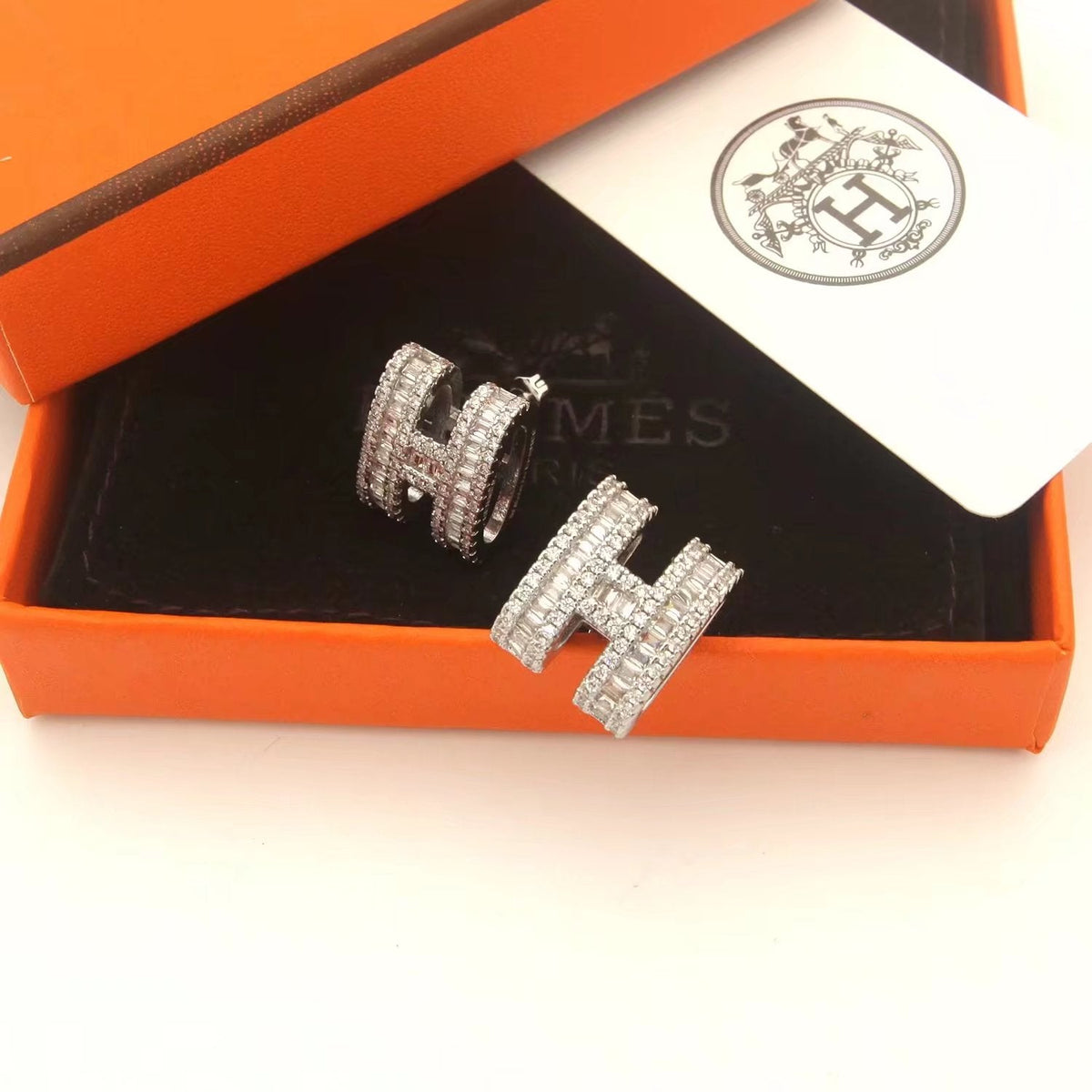 Hermes Pop Diamonds 18K Gold Earrings product image 7, provided for visual reference and product detail review