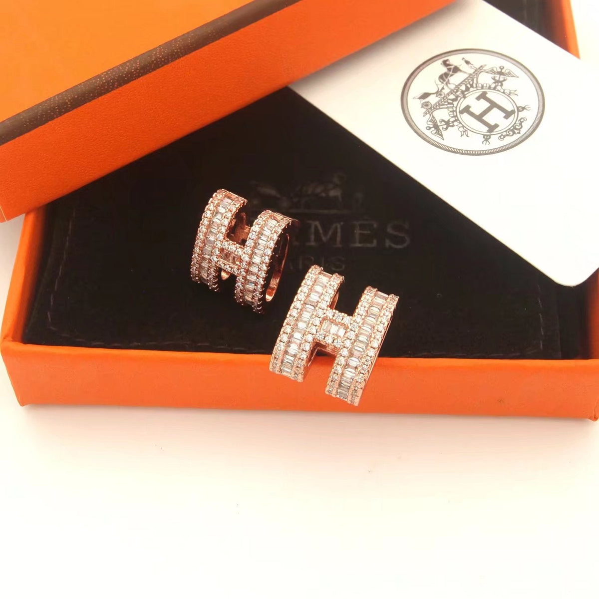 Hermes Pop Diamonds 18K Gold Earrings product image 11, provided for visual reference and product detail review