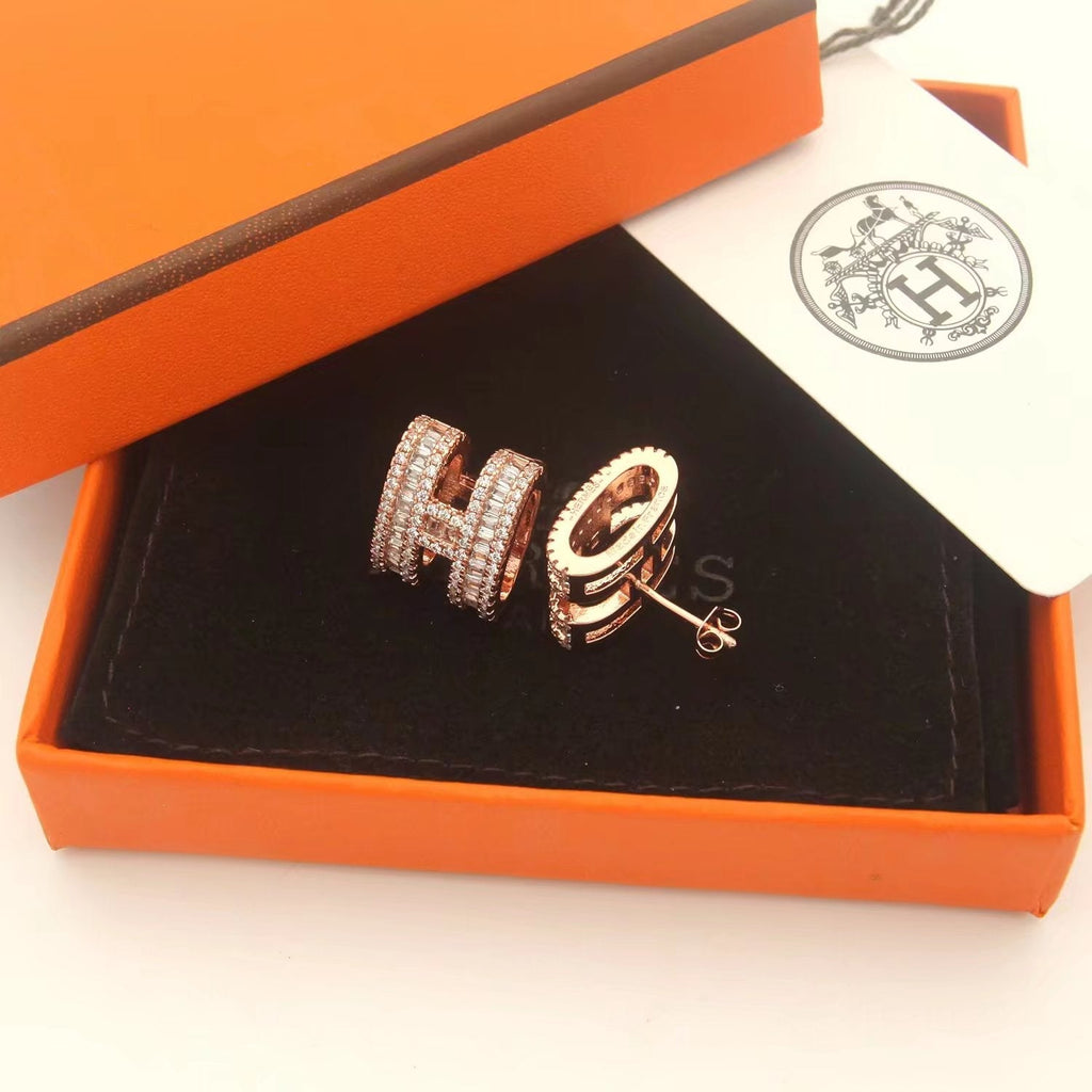 Hermes Pop Diamonds 18K Gold Earrings product image 8, provided for visual reference and product detail review