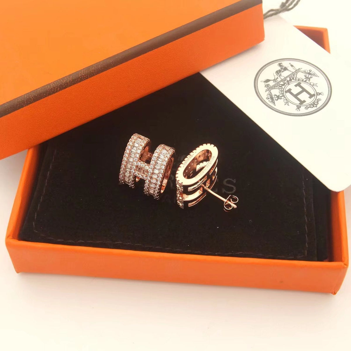 Hermes Pop Diamonds 18K Gold Earrings product image 8, provided for visual reference and product detail review