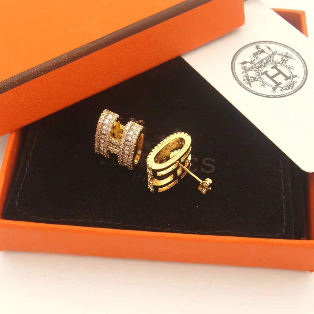 Hermes Pop Diamonds 18K Gold Earrings product image 10, provided for visual reference and product detail review