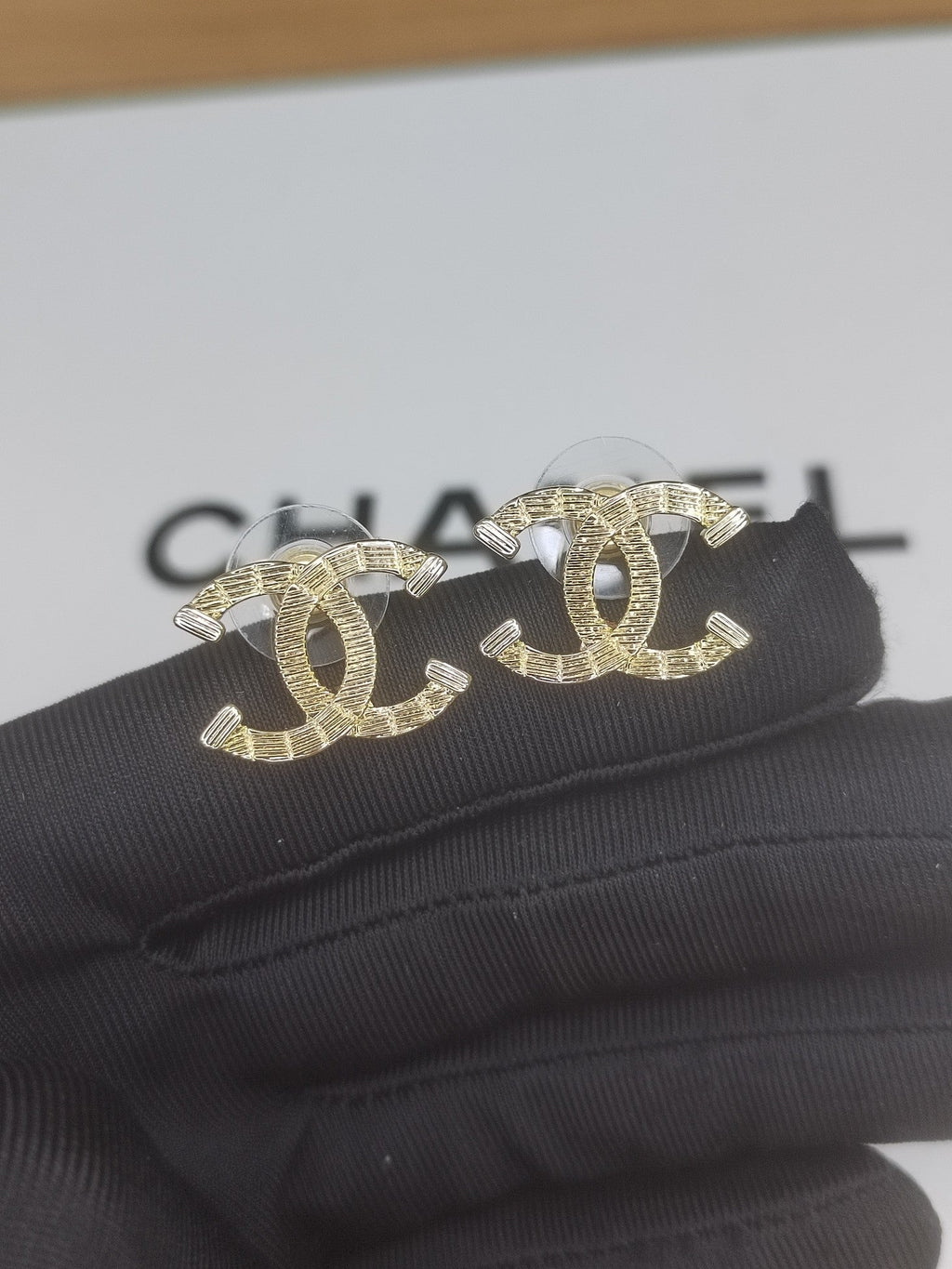 Chanel Classic 18K Gold Earrings product image 2, provided for visual reference and product detail review