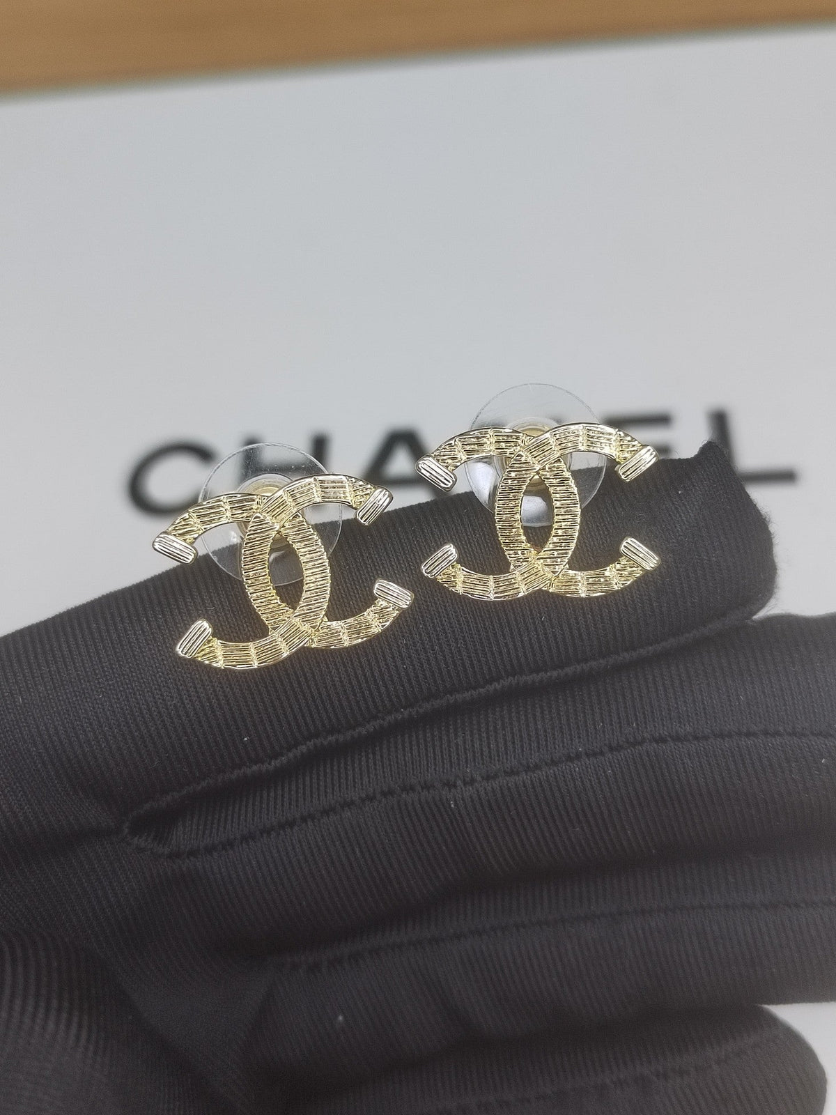 Chanel Classic 18K Gold Earrings product image 2, provided for visual reference and product detail review